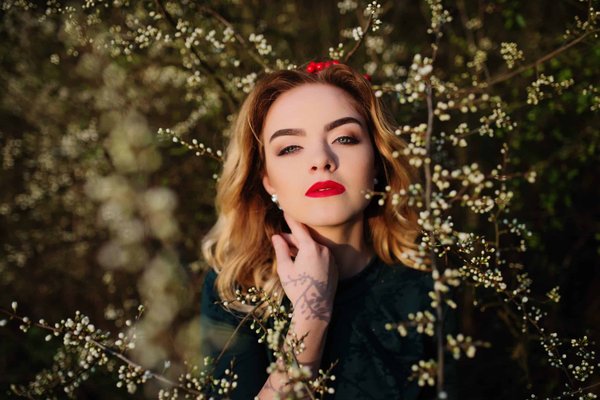 How to Coordinate an Off-Shoulder Top for a UK Summer Networking Event?